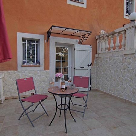Chez Amali - Stielvolle Ferienwohnung In Der Provence Mit Terrasse Brignoles Exterior photo
